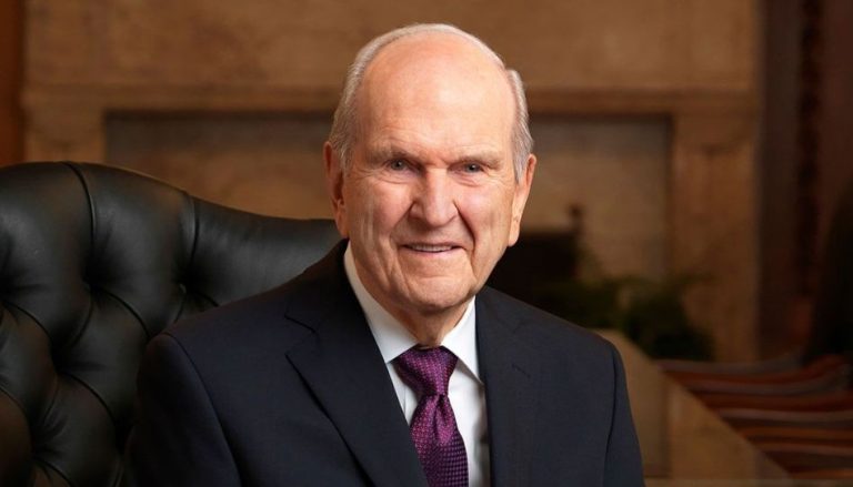 parcours du président russell m. nelson : un siècle de foi et de service