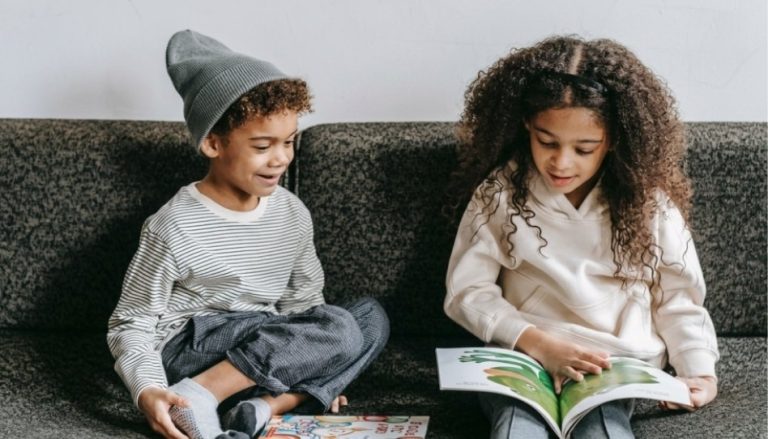 activités du dimanche - enfants qui lisent