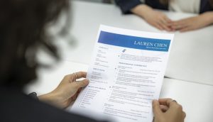 Comment valoriser une expérience religieuse sur le CV ? (Guide pratique)