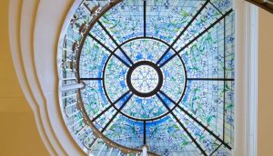 Le vitrail du temple de Paris, un témoignage du créateur