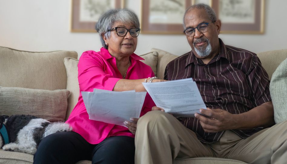 savoir communiquer dans le couple - couple âgé qui s'entraide